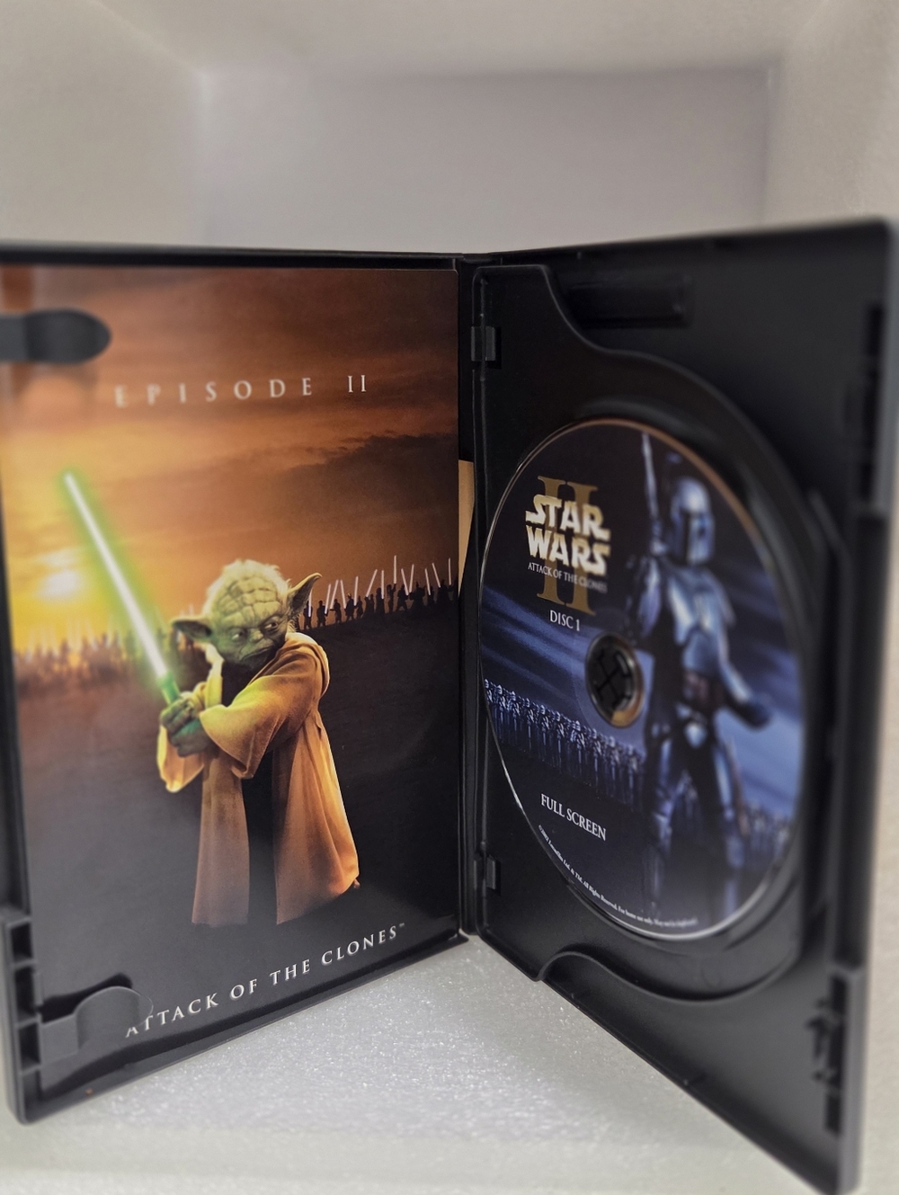 Star Wars 2 : Attack of the Clones DVD - Black/Blue Case - Picture 3 of 5
